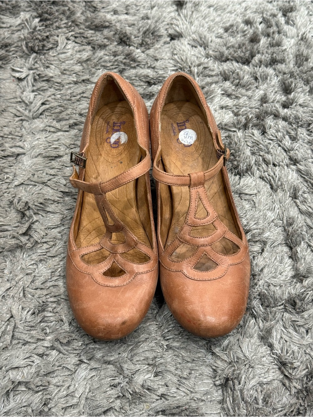 INDIGO by CLARKS Blush Tan Leather Cut Out T-Strap Mary Jane Rounded Toe Heels